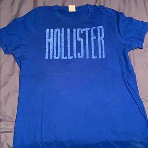 Blue hollister t-shirtruns small
